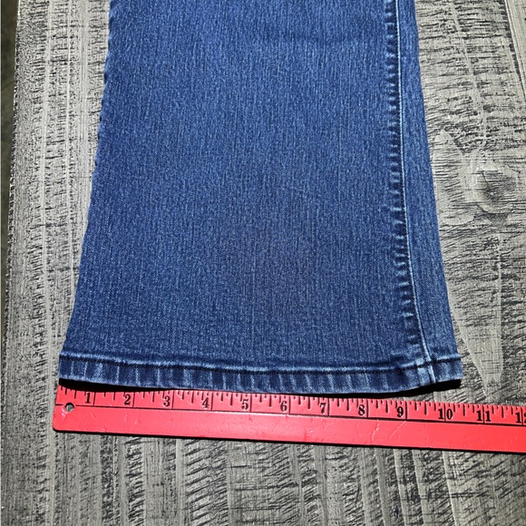 Jennifer Lopez Classic Blue Women's Jeans - Picture 6 of 13